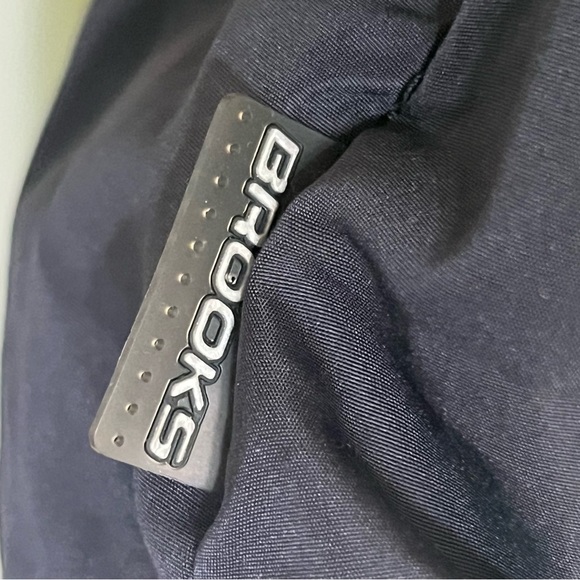 Women’s Brooks Lightweight Running Jacket Windbreaker Yellow Black Size Small - Picture 8 of 16